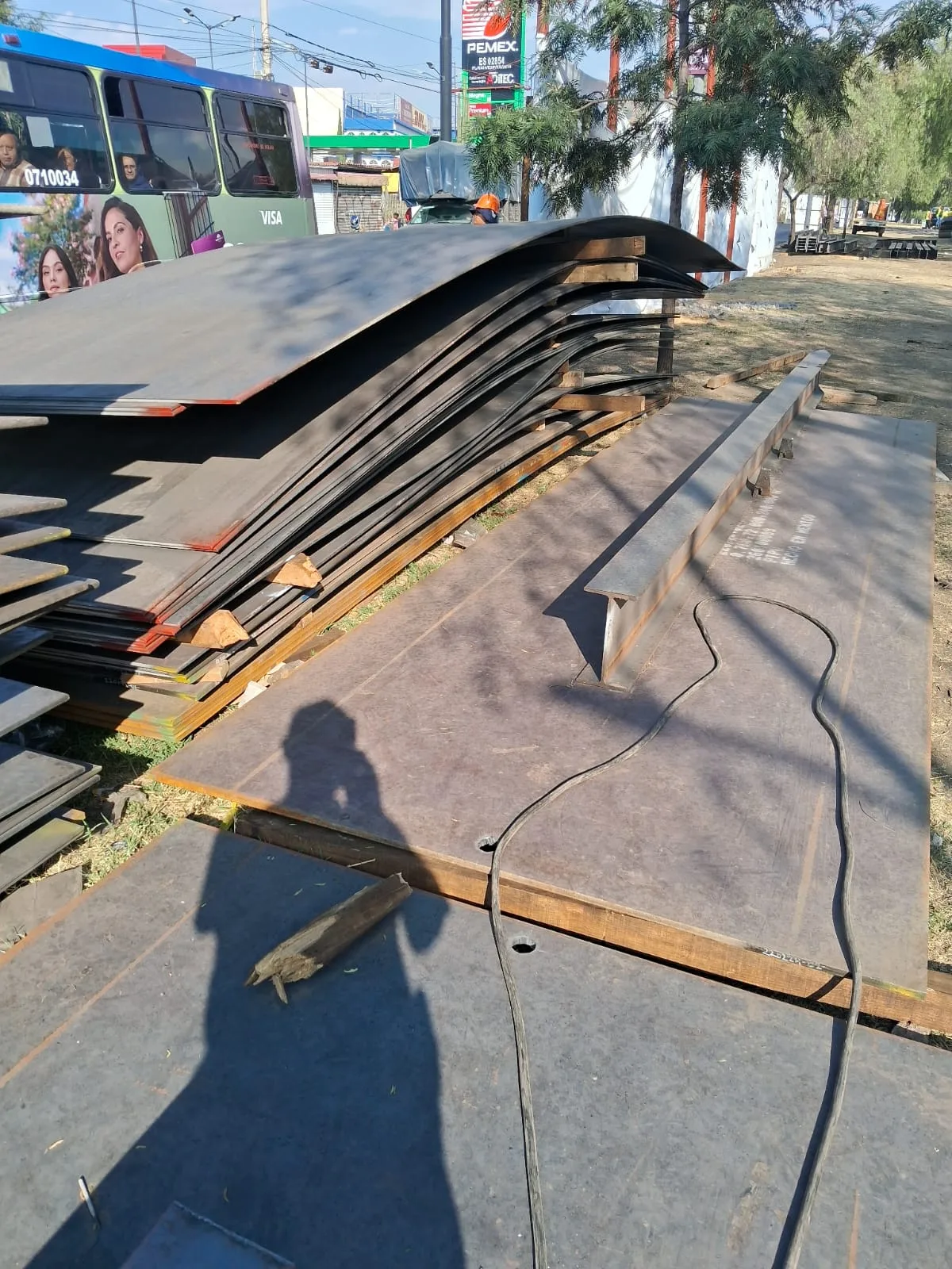 Material de acero preparado a pie de calle